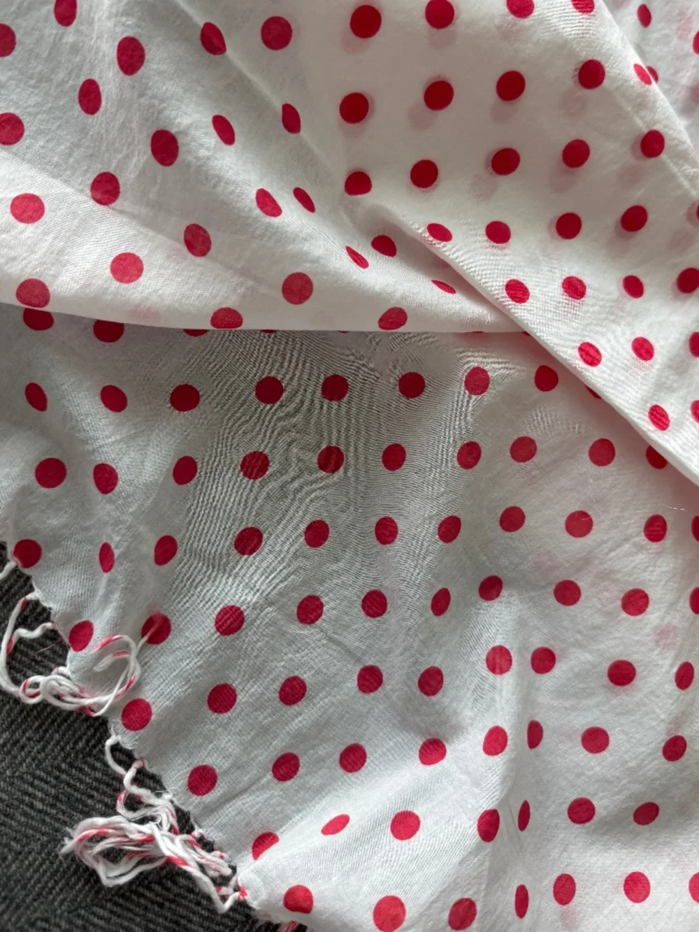 CATH KIDSTON, DARLING WHITE WITH RED POLKA DOT SCARF